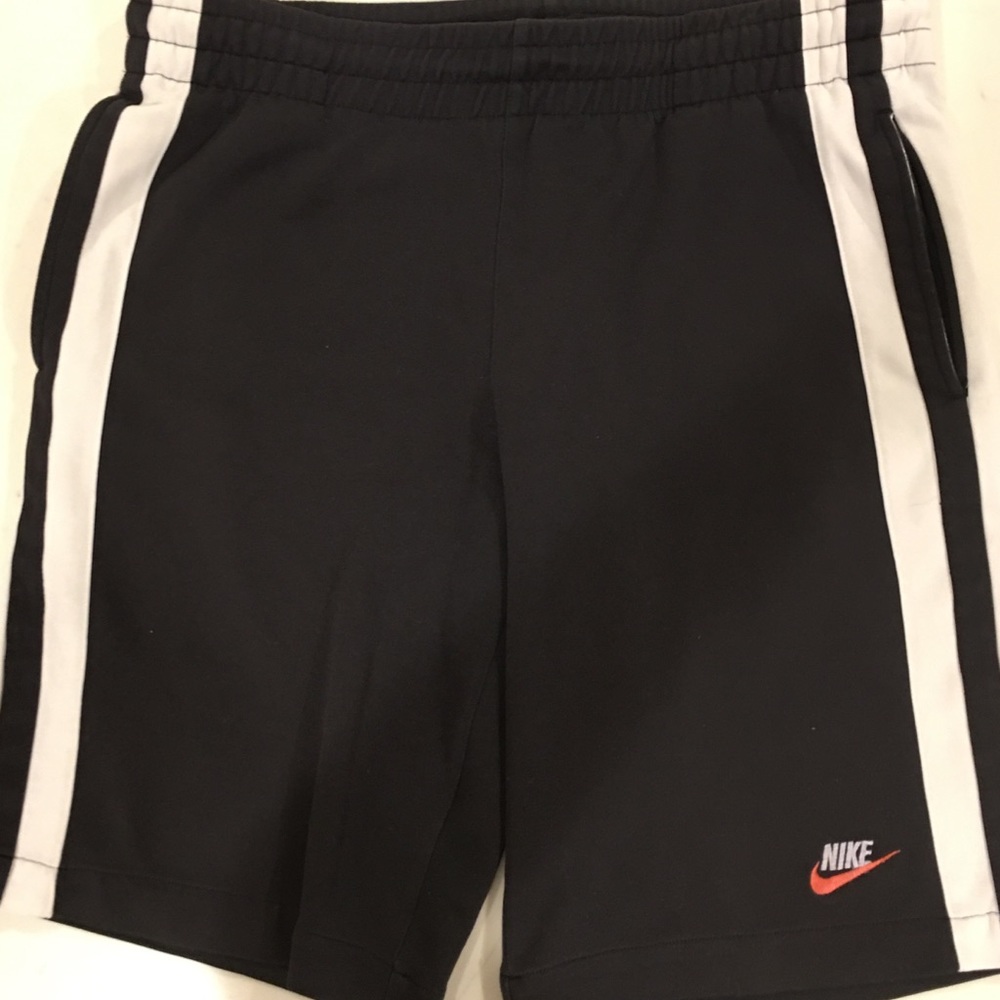 Nike Men’s Medium Black basketball shorts